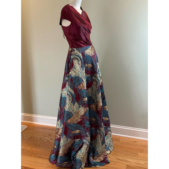 Teri Jon by Rickie Freeman Draped Taffeta Metallic Gown. Size 2 - Picture 8 of 8